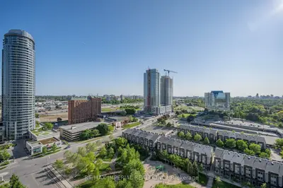 181 Village Green Square 1215, Toronto E07, On M1s 0k6