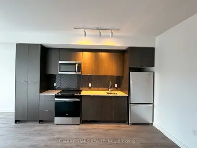 1606 Charles Street 503 A, Whitby, ON L1N 0P1