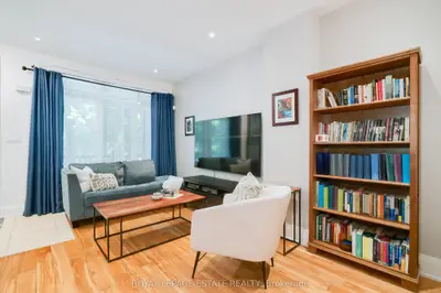 18 Bastedo Avenue, Toronto, On M4c 3m7