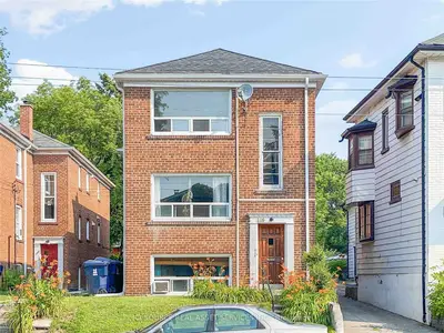 116 Eastwood Road 2, Toronto E02, On M4l 2c9