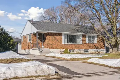 112 Wellington Avenue W, Oshawa, ON L1H 3X9