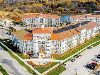 50 Lakebreeze Drive 327, Clarington, On L1b 0v9