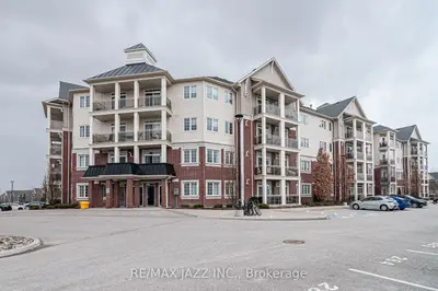 80 Aspen Springs Drive 123, Clarington, ON L1C 0V4