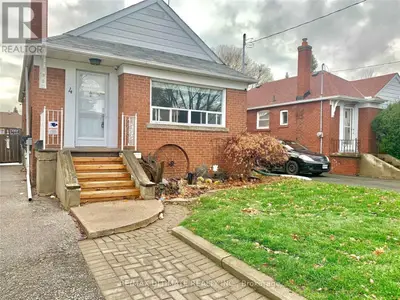 4 Gaylord Drive Main, Toronto E04, On M1r 1c1