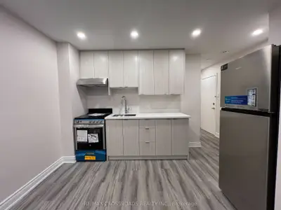 1324B GERRARD Street E APT 1, Toronto E01, ON M4L 1Z1