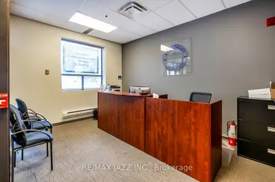 274 Mackenzie Avenue 300, Ajax, On L1s 2e9
