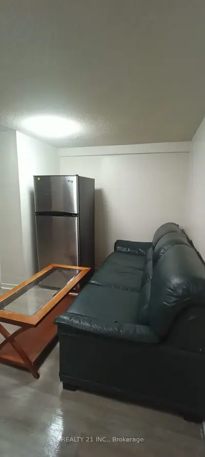 571 Danforth Road Basement, Toronto E04, On M1k 1e1