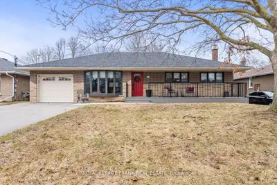 160 Eastdale Street, Oshawa, ON L1G 6H9