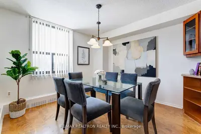 90 Ling Road 404, Toronto E10, On M1e 4y3