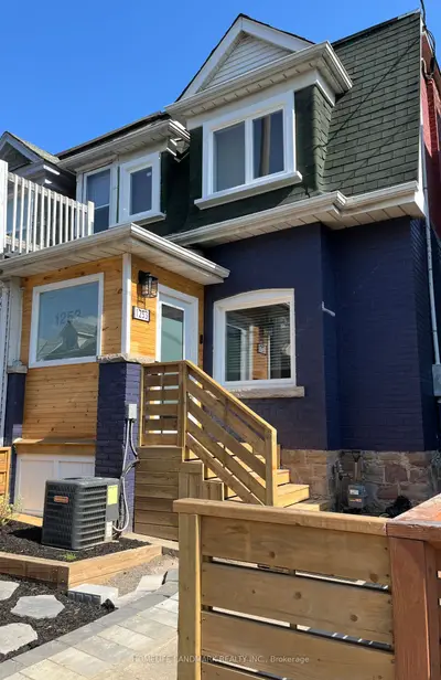 1253 Gerrard Street E, Toronto E01, ON M4L 1Y5