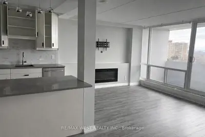 2 Glamorgan Avenue 1112, Toronto E04, On M1p 2m8