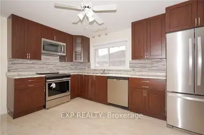 421 Woodcrest Avenue Main, Oshawa, ON L1J 2T5