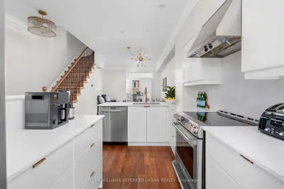 23 East York Avenue, Toronto E03, ON M4K 3Z8