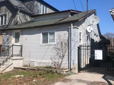 21 Eastdale Avenue, Toronto, On M4c 4z8