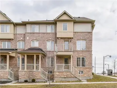 Att/Row/Townhouse in Ajax