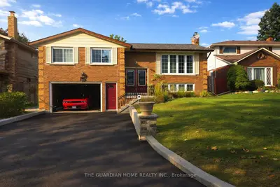 1018 Pinetree Court, Oshawa, ON L1K 1P4