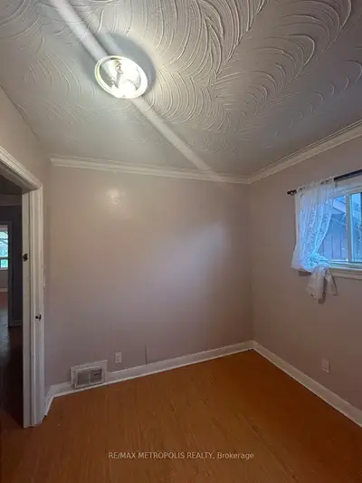 1837 Victoria Park Avenue Main, Toronto, On M1r 1t4