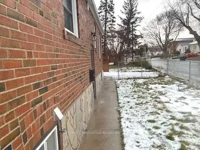 46 Medhurst Road Bsmt, Toronto E03, On M4b 1b1