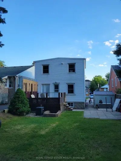13 Pinegrove Avenue Upper, Toronto E06, On M1n 2g3