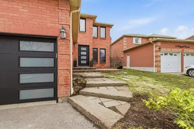 33 Dagwell Crescent, Ajax, On L1t 3m8