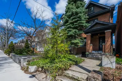 813 Carlaw Avenue, Toronto E03, On M4k 3l1