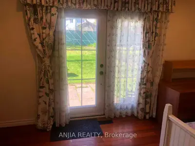 20 Colinayre Cres Crescent Main Floor #2, Toronto E05, On M1t 3a9