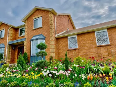 1689 Major Oaks Road, Pickering, On L1x 1x1