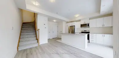 165 Tapscott Road 32, Toronto, On M1b 0e8