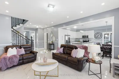 238 Crombie Street, Clarington, On L1c 0t8