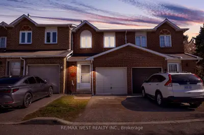 905 Bayly Street 27, Pickering, On L1w 3y9