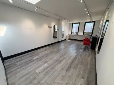 724 1/2 Queen Street E 2nd Floor, Toronto E01, On M4m 1h2