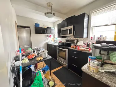 11 Ellington Drive S1, Toronto, On M1r 3x6