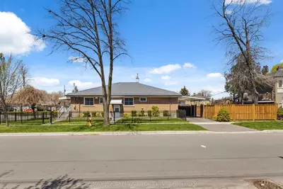 1 Birkdale Road, Toronto, On M1p 3r2