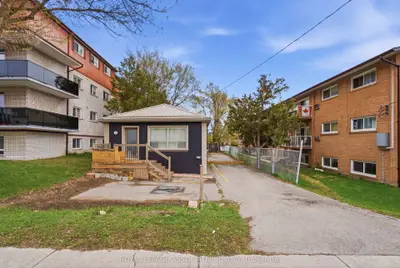 951 Simcoe Street N, Oshawa, On L1g 4w3