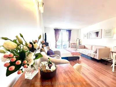 123 Woodbine Avenue 309, Toronto E02, On M4l 3v8