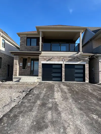 102 Donald Cameron Crescent 2nd Flr, Clarington, On L1e 0m4