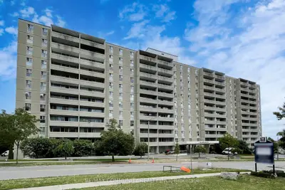 2 Glamorgan Avenue N 213, Toronto, On M1p 2m8