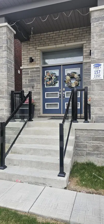 1877 Narcissus Gardens, Pickering, On L1y 0b6