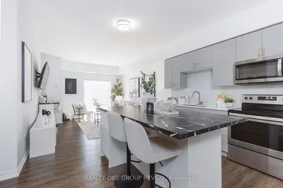 290 Liberty Street N 417, Clarington, On L1c 0v5