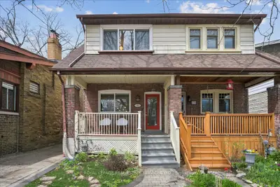 104 Oakcrest Avenue, Toronto E02, On M4c 1b7