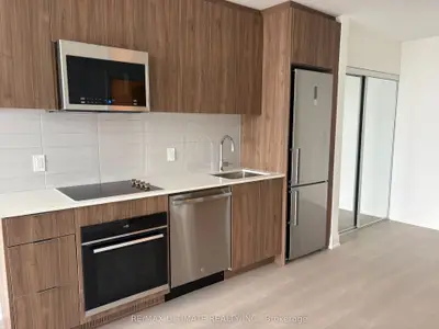 743 Warden Avenue 315, Toronto E04, On M1l 4a8