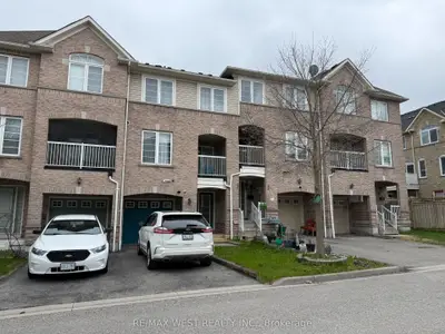 17 Thornharrold Street, Ajax, On L1s 0a6