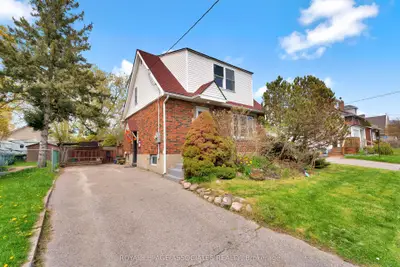 42 Rossland Road W, Oshawa, On L1g 2w1