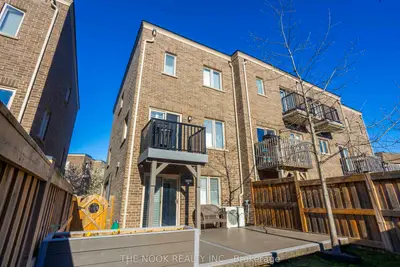 36 Ferris Square, Clarington, On L1e 0j2