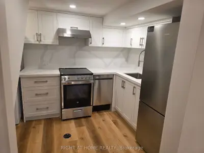 117 Montrave Avenue 3 (back), Oshawa, On L1j 4r6