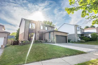 22 Mayflower Street Bsmt, Whitby, On L1n 8a9