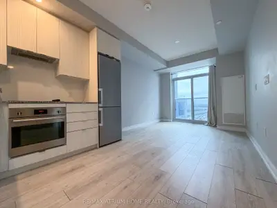 225 Village Green Square 2705, Toronto E07, On M1s 0n4