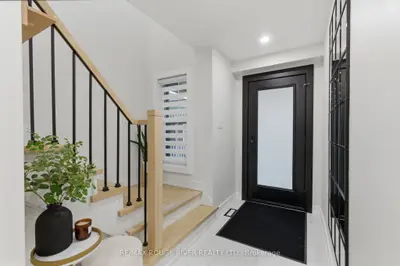 15 Virginia Drive, Whitby, On L1r 2y1