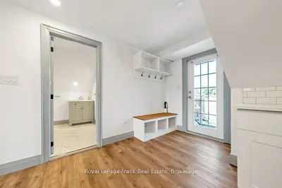622 Simcoe Street N 3rd Flr, Oshawa, On L1g 4v4