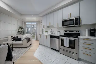 84 Aspen Springs Drive 201, Clarington, On L1c 0v3